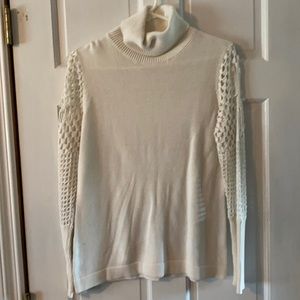 Venus sweater with crocheted sleeves